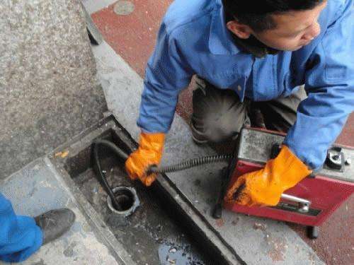 仁兴镇疏通下水道